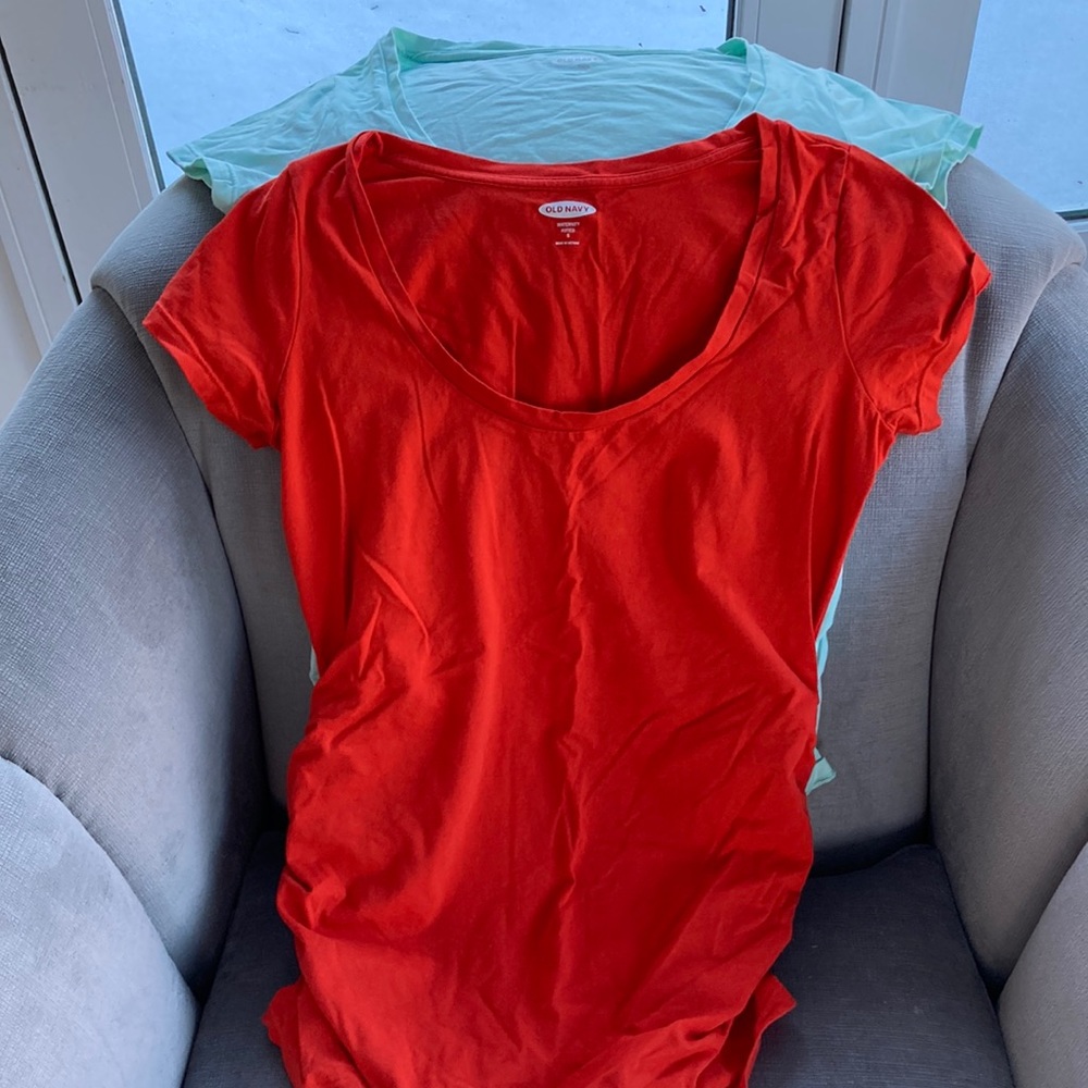 Old navy maternity t shirts